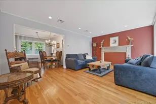 1270 Dahlia Ln, Wantagh, NY 11793 - Photo 5