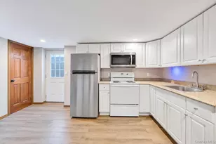 358 Holbrook Rd, Ronkonkoma, NY 11779 - Photo 37