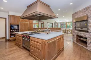 8 Harbor Acres Rd, Sands Point, NY 11050 - Photo 13
