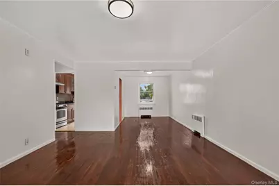 33 N Montgomery Street, Valley Stream, NY 11580 - Photo 5