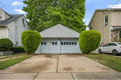 33 N Montgomery Street, Valley Stream, NY 11580 - Photo 3