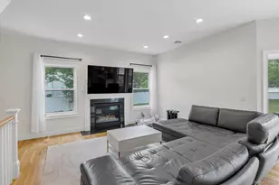 135 Elizabeth Way, Ridge, NY 11961 - Photo 5
