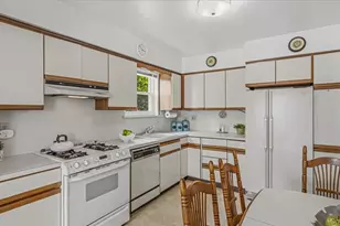 52-40 69th Pl, Maspeth, NY 11378 - Photo 11