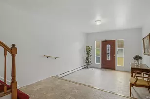 52-40 69th Pl, Maspeth, NY 11378 - Photo 5