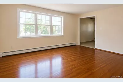 288 Frederick Avenue, Floral Park, NY 11001 - Photo 5