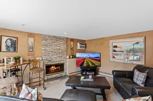 22 Theodore Dr, Plainview, NY 11803 - Photo 3