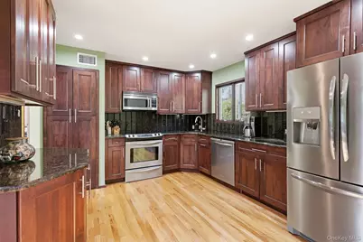 29 Vineyard Road, Huntington, NY 11743 - Photo 5