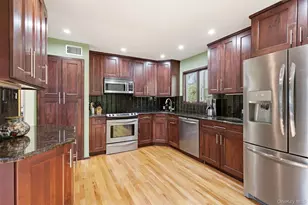 29 Vineyard Rd, Huntington, NY 11743 - Photo 5