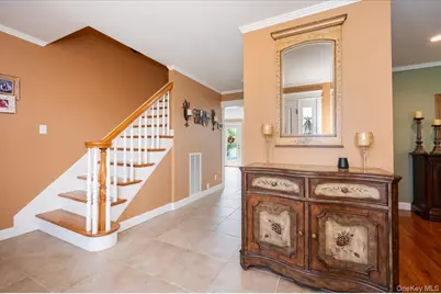 18 South Plaza, Amityville, NY 11701 - Photo 7
