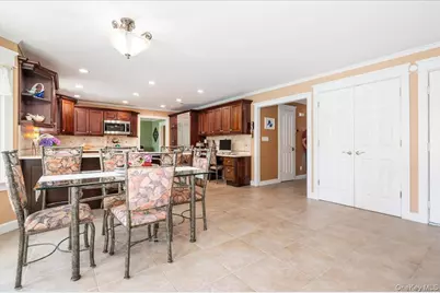 18 South Plaza, Amityville, NY 11701 - Photo 17