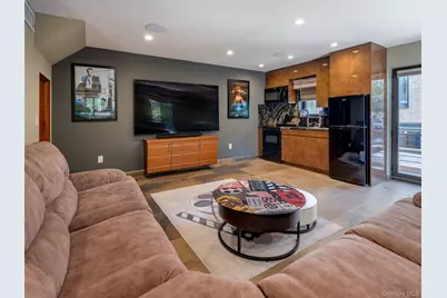 2151 Shore Boulevard, Astoria, NY 11105 - Photo 27