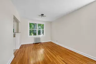 9 Edwards, Roslyn Heights, NY 11577 - Photo 3