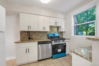 9 Edwards #1-F, Roslyn Heights, NY 11577 - Photo 5