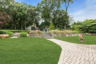 135 Round Swamp Rd, Huntington, NY 11743 - Photo 45