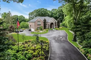 135 Round Swamp Rd, Huntington, NY 11743 - Photo 3