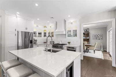 11 Stuart Court, Hampton Bays, NY 11946 - Photo 5
