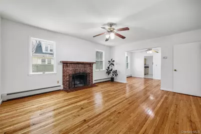 20 Spruce Street, Great Neck, NY 11021 - Photo 3
