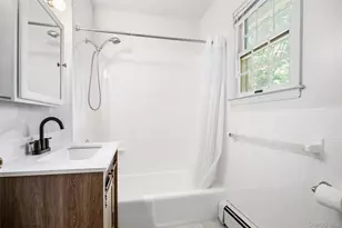 20 Spruce St, Great Neck, NY 11021 - Photo 19