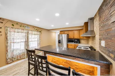 600 Broadway #D14, Amityville, NY 11701 - Photo 9