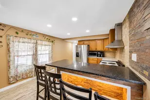 600 Broadway, Amityville, NY 11701 - Photo 9
