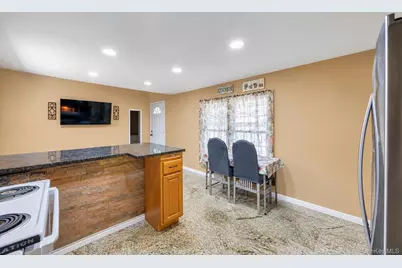 600 Broadway #D14, Amityville, NY 11701 - Photo 13