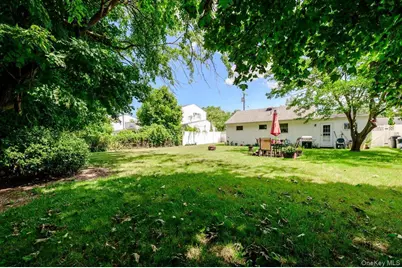 1380 Brooklyn Boulevard, Bay Shore, NY 11706 - Photo 11