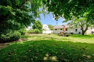 1380 Brooklyn Blvd, Bay Shore, NY 11706 - Photo 11