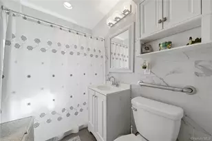 31 Sherwood Rd, Levittown, NY 11756 - Photo 21