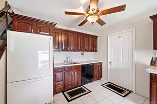 31 Sherwood Rd, Levittown, NY 11756 - Photo 15