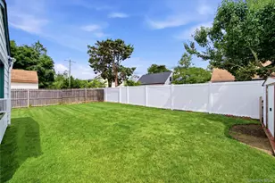 31 Sherwood Rd, Levittown, NY 11756 - Photo 27
