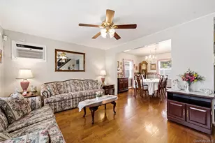 31 Sherwood Rd, Levittown, NY 11756 - Photo 5