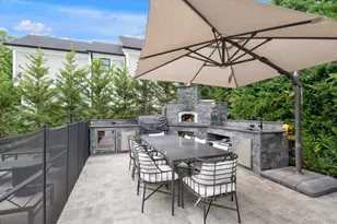 26 Abrams Pl, Lynbrook, NY 11563 - Photo 19