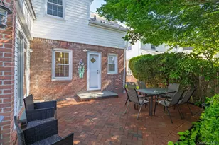 108 Muirfield Rd, Rockville Centre, NY 11570 - Photo 15