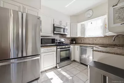 108 Muirfield Road, Rockville Centre, NY 11570 - Photo 3