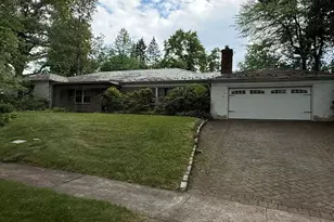 10 Hempton Rd, Great Neck, NY 11020 - Photo 3