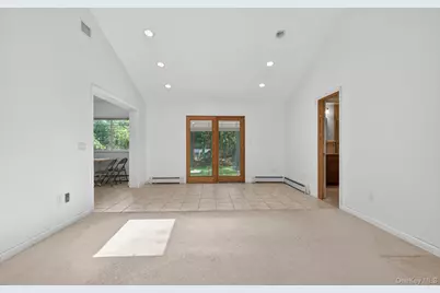89 Beaumont Drive, Plainview, NY 11803 - Photo 19
