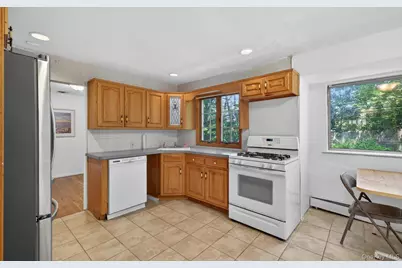 89 Beaumont Drive, Plainview, NY 11803 - Photo 15