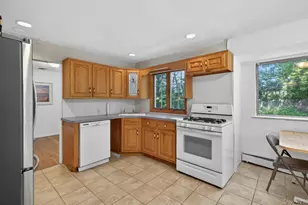 89 Beaumont Dr, Plainview, NY 11803 - Photo 15
