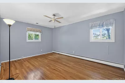 89 Beaumont Drive, Plainview, NY 11803 - Photo 25