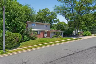 89 Beaumont Dr, Plainview, NY 11803 - Photo 3