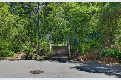 89 Beaumont Drive, Plainview, NY 11803 - Photo 41