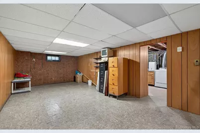 89 Beaumont Drive, Plainview, NY 11803 - Photo 33