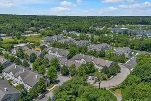 160 Christine Dr, Dix Hills, NY 11746 - Photo 27