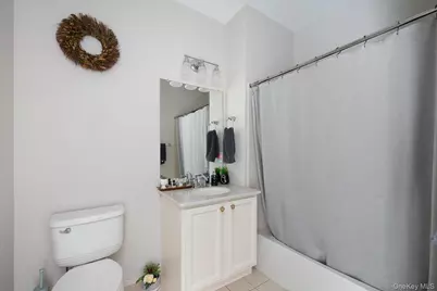 1525  Building  Q Finch Lane #1525, Central Islip, NY 11722 - Photo 15