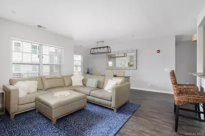 1525  Building  Q Finch Lane #1525, Central Islip, NY 11722 - Photo 7
