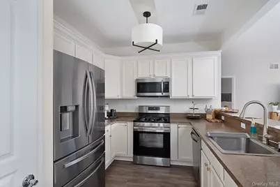 1525  Building  Q Finch Lane #1525, Central Islip, NY 11722 - Photo 3