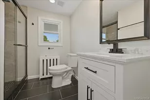 20 Wyona Ave, Lindenhurst, NY 11757 - Photo 25