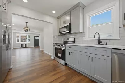 20 Wyona Avenue, Lindenhurst, NY 11757 - Photo 15