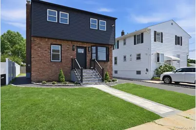 20 Wyona Avenue, Lindenhurst, NY 11757 - Photo 1