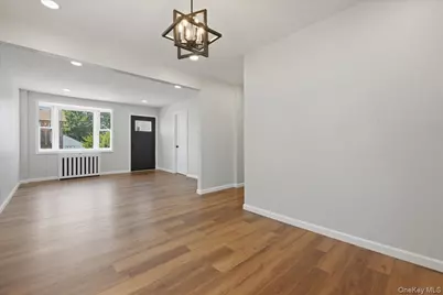 20 Wyona Avenue, Lindenhurst, NY 11757 - Photo 11